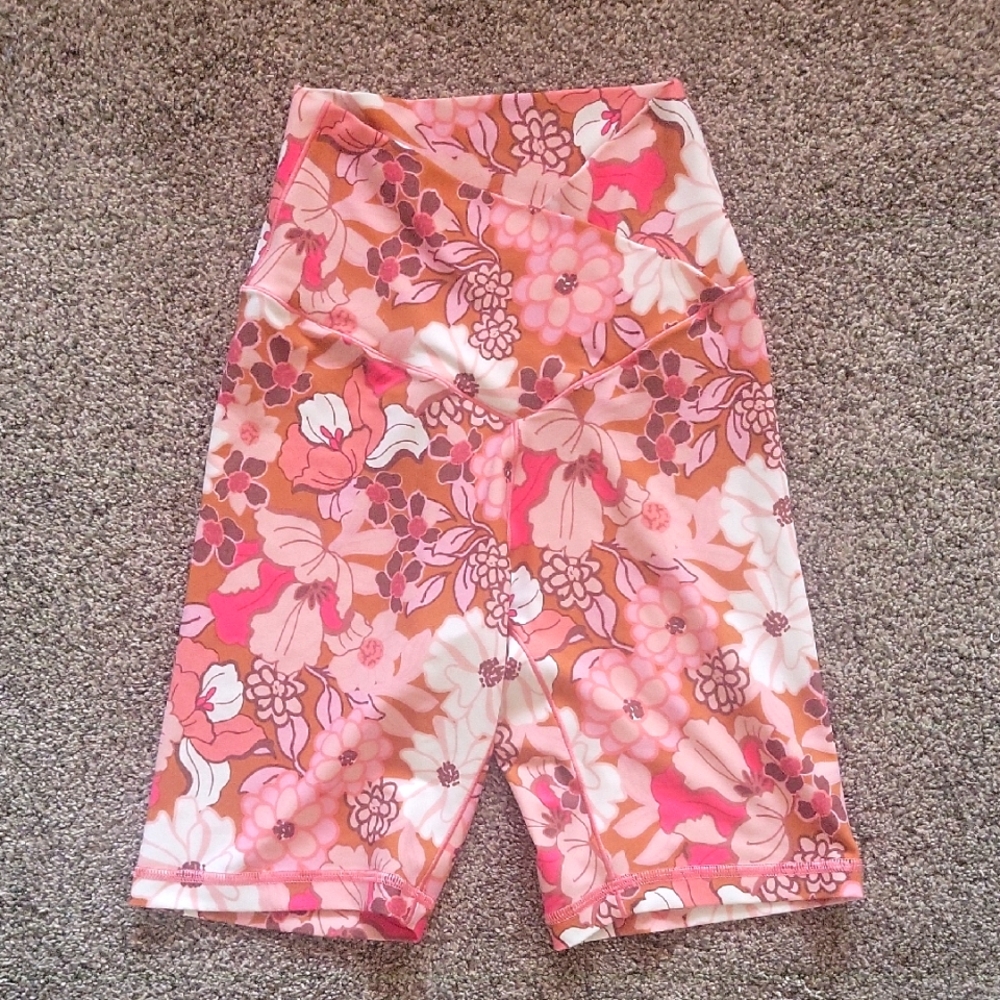 Offline By Aerie Real Me Hi Rise Floral Bike Shorts 7 Inch Inseam Size Small